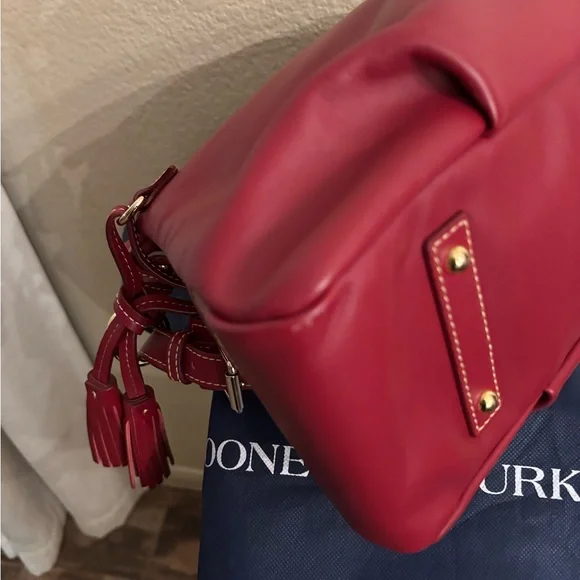 Dooney & Bourke's Teagan Mulberry Purse. - Picture 6 of 16